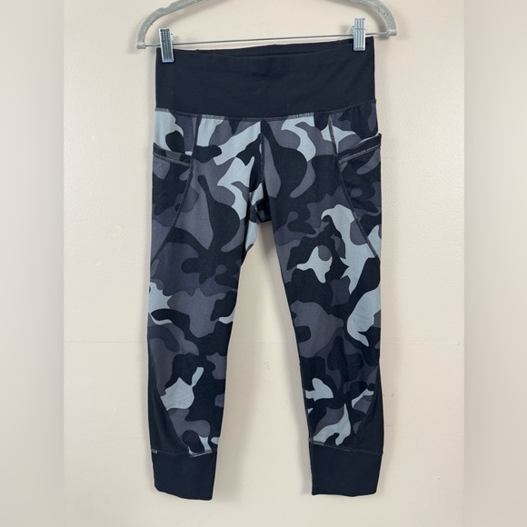 Athleta Black Gray shadow camo Leggings size small pockets - Picture 4 of 13